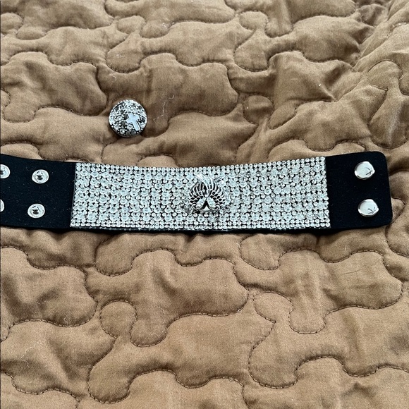 Elegant Black and Silver Women's Bracelet - Picture 1 of 6